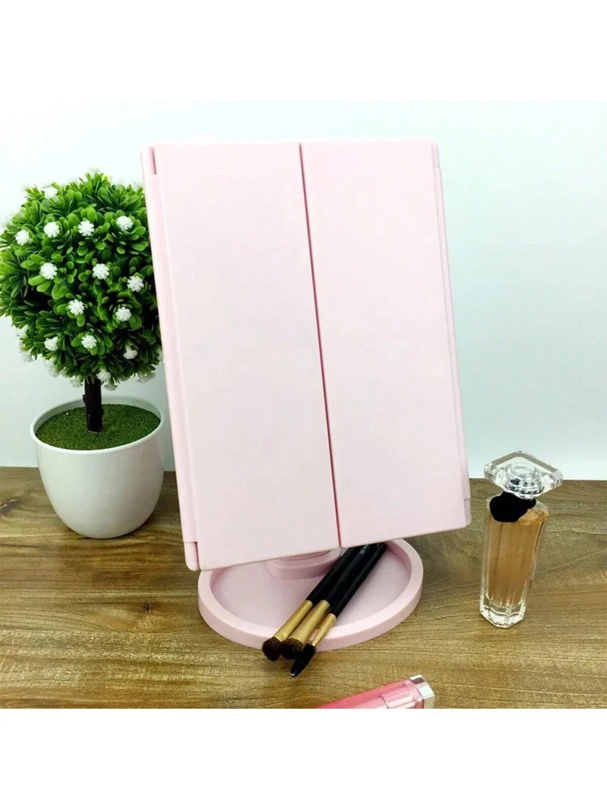 1pc 2x 3x Magnification Three-Folding Makeup Mirror With 22 LEDs, Suitable For , Travel, Portable, Foldable USB Makeup Mirror
1pc 2x 3x Magnification Three-Folding Makeup Mirror With 22 LEDs, Suitable For , Travel, Portable, Foldable USB Makeup Mirror