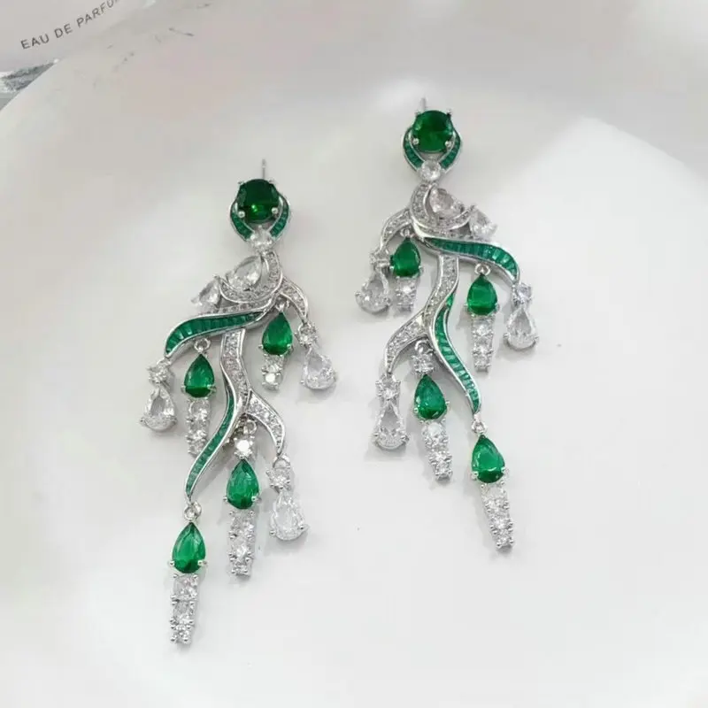 Bilincolor Элегантные зеленые серьги с кисточками для женщин
Bilincolor Элегантные зеленые серьги с кисточками для женщин