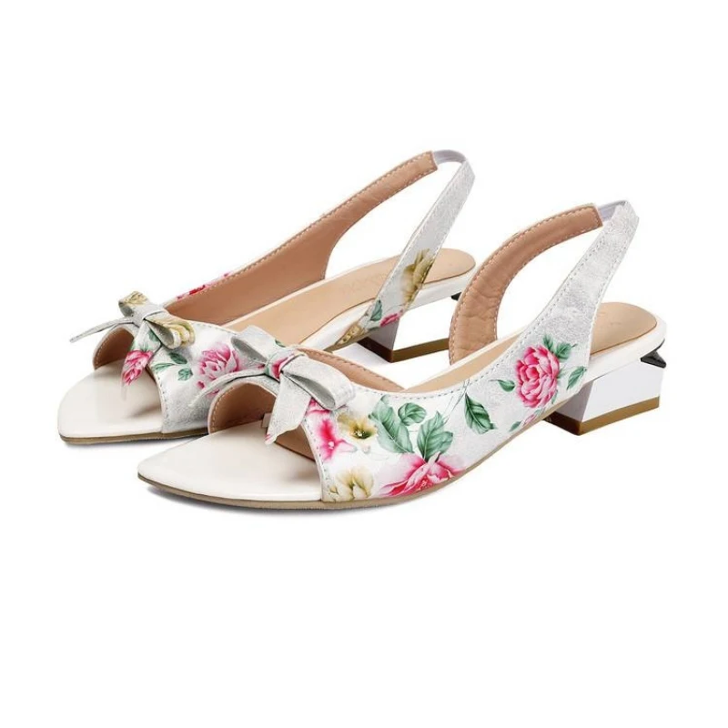 Big size Ladies' party shoes women's sandals. Thick Heel womens shoes with design simple and elegant Banquets Retro
Big size Ladies' party shoes women's sandals. Thick Heel womens shoes with design simple and elegant Banquets Retro