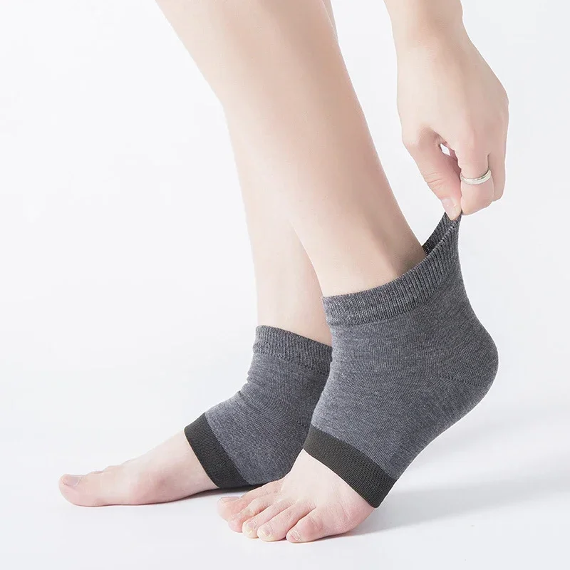 1 Pair of Silicone Moisturizing Gel Heel Socks Crack-proof Liner Heel Socks Soft Elastic Foot Skin Care Foot Protection
1 Pair of Silicone Moisturizing Gel Heel Socks Crack-proof Liner Heel Socks Soft Elastic Foot Skin Care Foot Protection