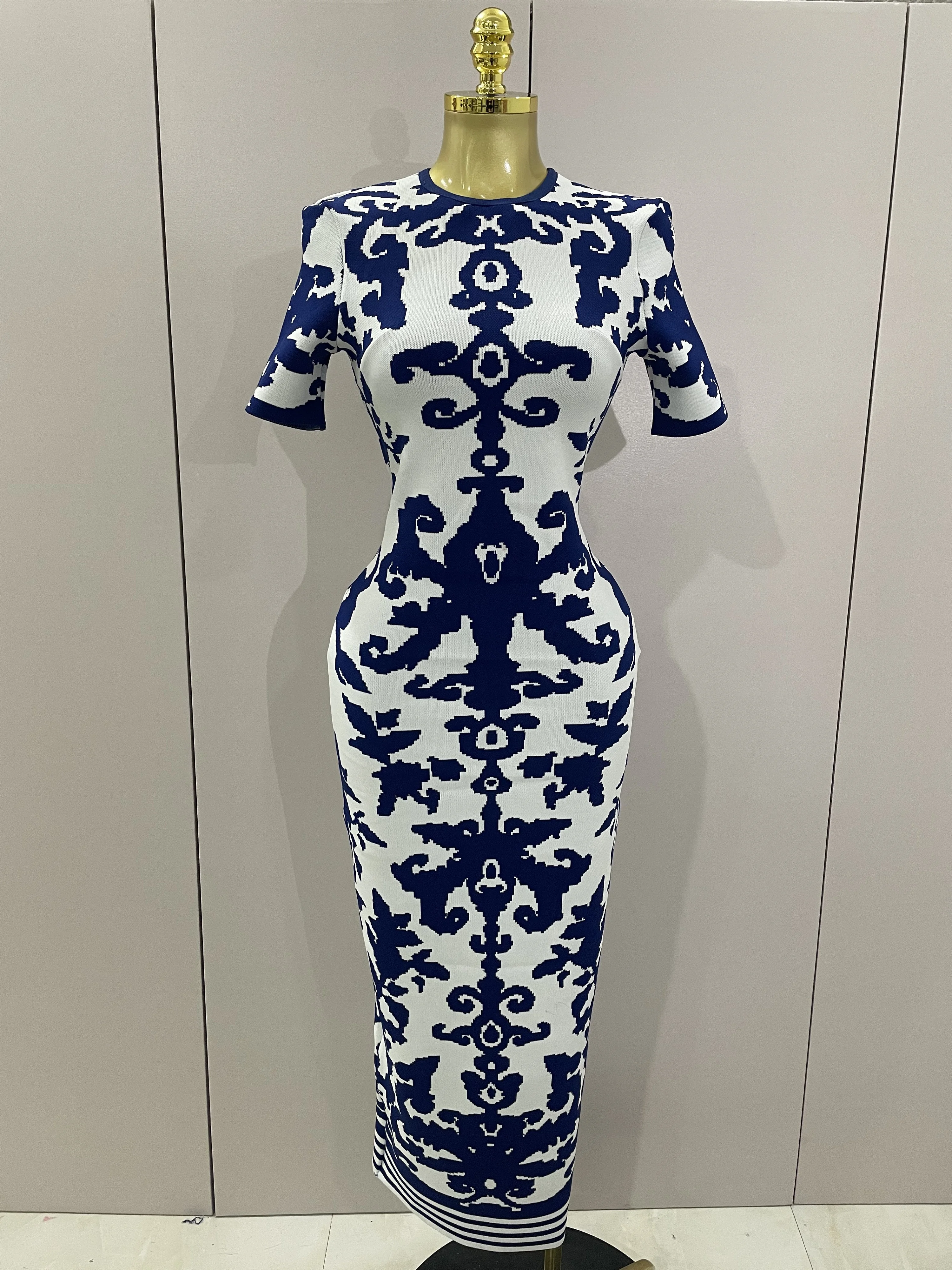2025 New Sexy Short Sleeve Jacquard Blue Bandage Bodycon Long Dress Women Celebrity Elegant Evening Club Party Luxury Dresses
2025 New Sexy Short Sleeve Jacquard Blue Bandage Bodycon Long Dress Women Celebrity Elegant Evening Club Party Luxury Dresses
