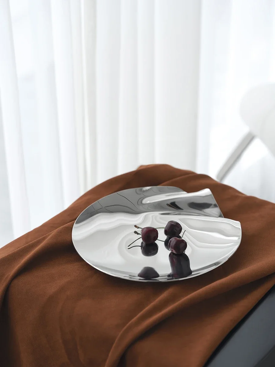 Luxury Stainless Steel Dessert Plate Designer Dish Round Plate Creative Silver Plates for Kitchen Home Decoration Table
Luxury Stainless Steel Dessert Plate Designer Dish Round Plate Creative Silver Plates for Kitchen Home Decoration Table