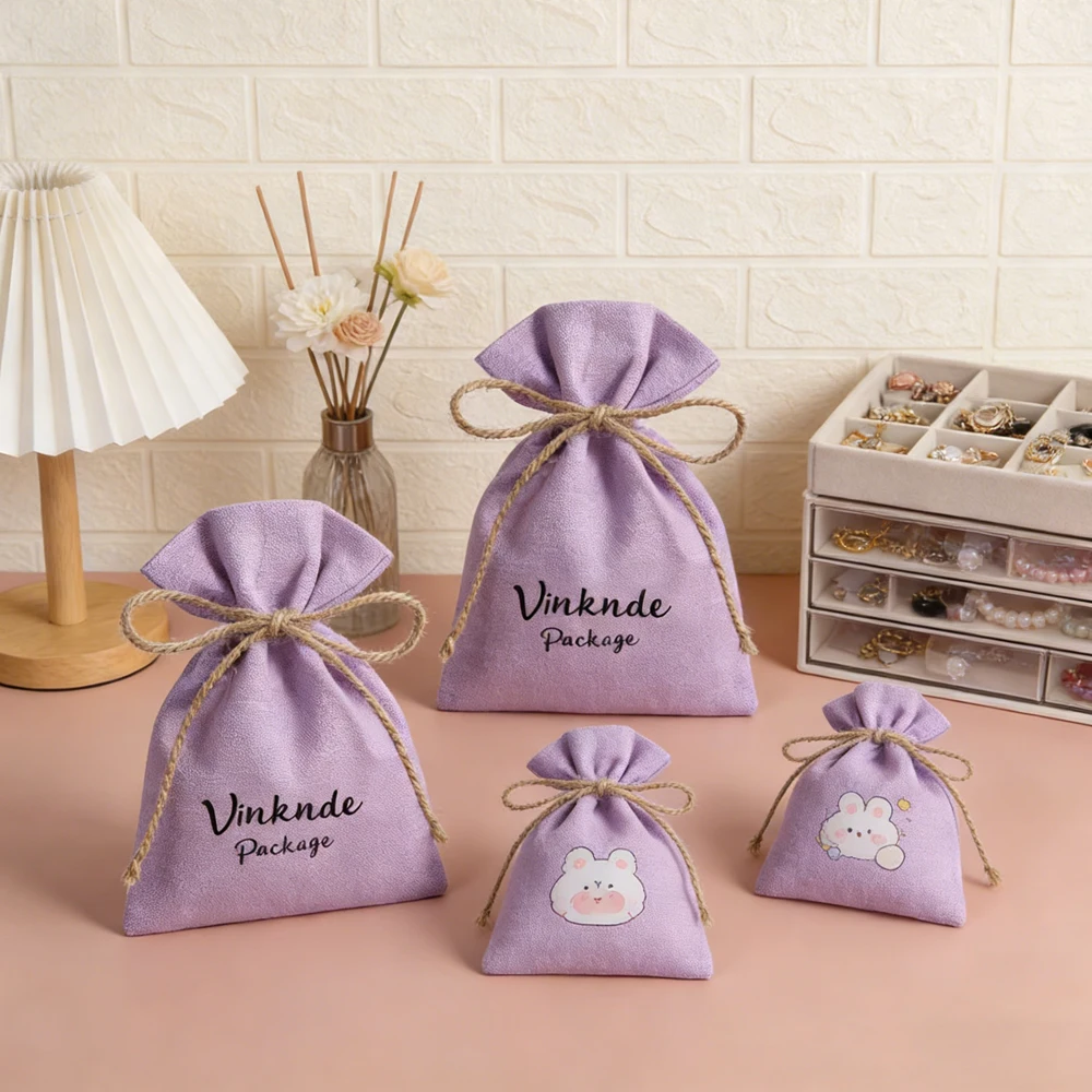 50 шт. фиолетовых мешочков на шнурке для украшений, с возможностью нанесения логотипа, из натурального муслинового хлопка, для упаковки серег, помады, конфет, подарочные мешочки
50 шт. фиолетовых мешочков на шнурке для украшений, с возможностью нанесения логотипа, из натурального муслинового хлопка, для упаковки серег, помады, конфет, подарочные мешочки