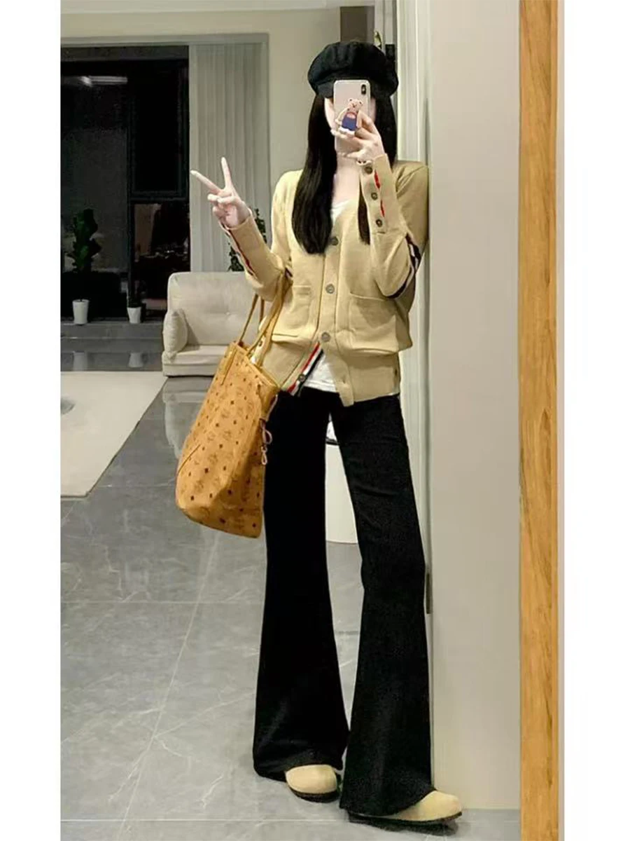 Расклешенные джинсы с высокой талией. Женские весенне-летние эластичные джинсовые брюки больших размеров. Прямые брюки-копыта.
Расклешенные джинсы с высокой талией. Женские весенне-летние эластичные джинсовые брюки больших размеров. Прямые брюки-копыта.