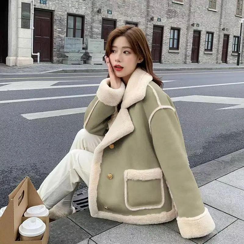 Women Shearling Jacket Casual Short Coat Y2k Turn Down Collar Long Coats Single Breasted Loose Street Wear Thick 2025 Winter
Women Shearling Jacket Casual Short Coat Y2k Turn Down Collar Long Coats Single Breasted Loose Street Wear Thick 2025 Winter