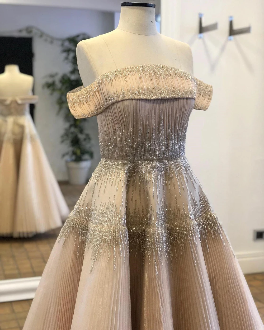 Shiny Beading Tulle Evening Dresses Off Shoulder Pleat Sequin A Line Princess Formal Party Prom Gowns Vestido De Gala Customized
Shiny Beading Tulle Evening Dresses Off Shoulder Pleat Sequin A Line Princess Formal Party Prom Gowns Vestido De Gala Customized