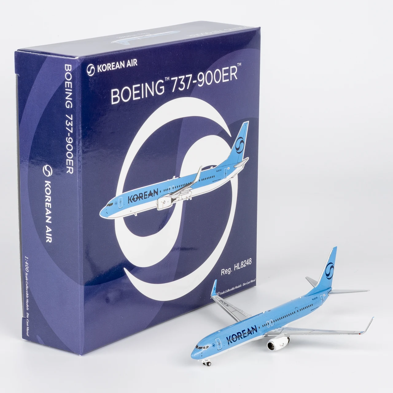 79026 Коллекционный самолет из сплава, подарочные модели NG, 1:400, корейский воздушный «SkyTeam», Boeing B737-900ER, литая под давлением модель самолета HL8248
79026 Коллекционный самолет из сплава, подарочные модели NG, 1:400, корейский воздушный «SkyTeam», Boeing B737-900ER, литая под давлением модель самолета HL8248