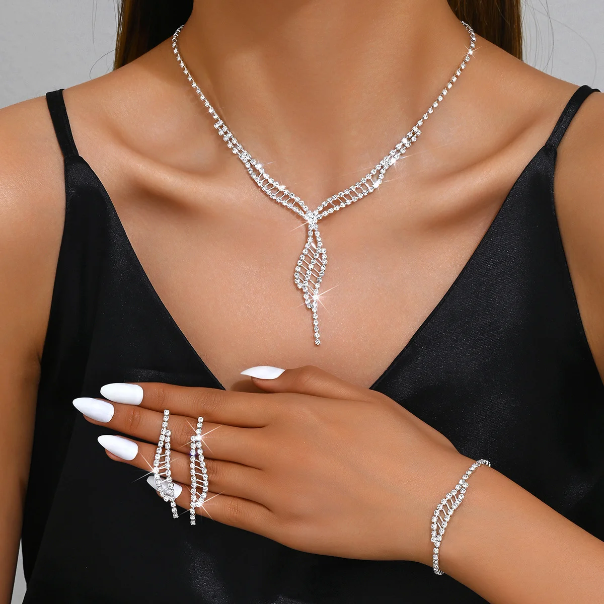 Sweet and elegant sequin tassel necklace, earrings and bracelet set - fashionable and simple bridal jewelry. Wife's Gift
Sweet and elegant sequin tassel necklace, earrings and bracelet set - fashionable and simple bridal jewelry. Wife's Gift