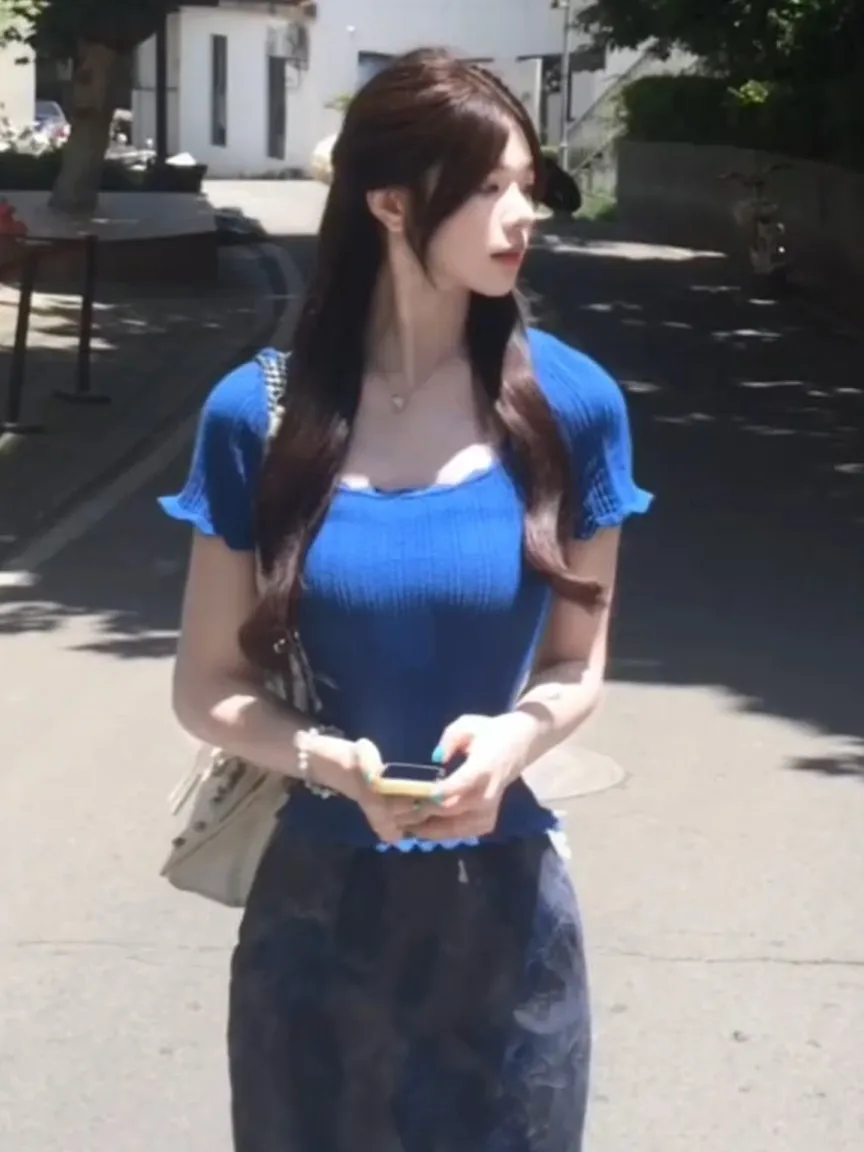 Blue Short Sleeve Knitted T-Shirt Women's Slim Fit Summer New Style Korean Holiday Vintage Wind Fashionable Versatile Top
Blue Short Sleeve Knitted T-Shirt Women's Slim Fit Summer New Style Korean Holiday Vintage Wind Fashionable Versatile Top