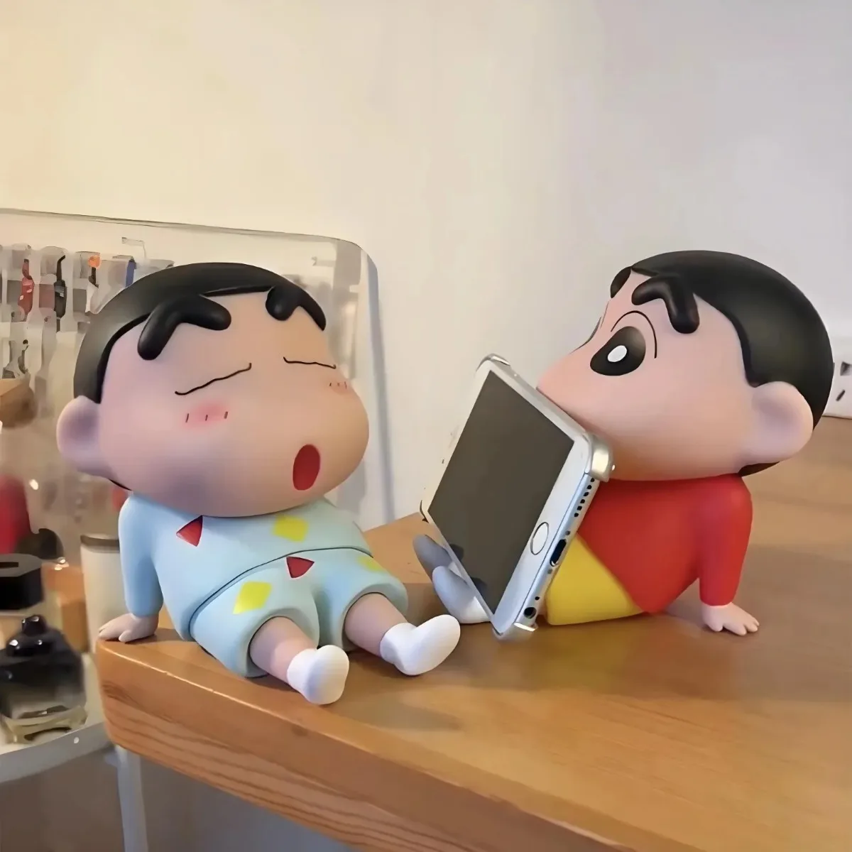 Shinchan Crayon Cartoon Phone Stand Holder Universal Kawaii Phone Stand Anime Figure Desk Decor Cute Anime Character Gifts
Shinchan Crayon Cartoon Phone Stand Holder Universal Kawaii Phone Stand Anime Figure Desk Decor Cute Anime Character Gifts