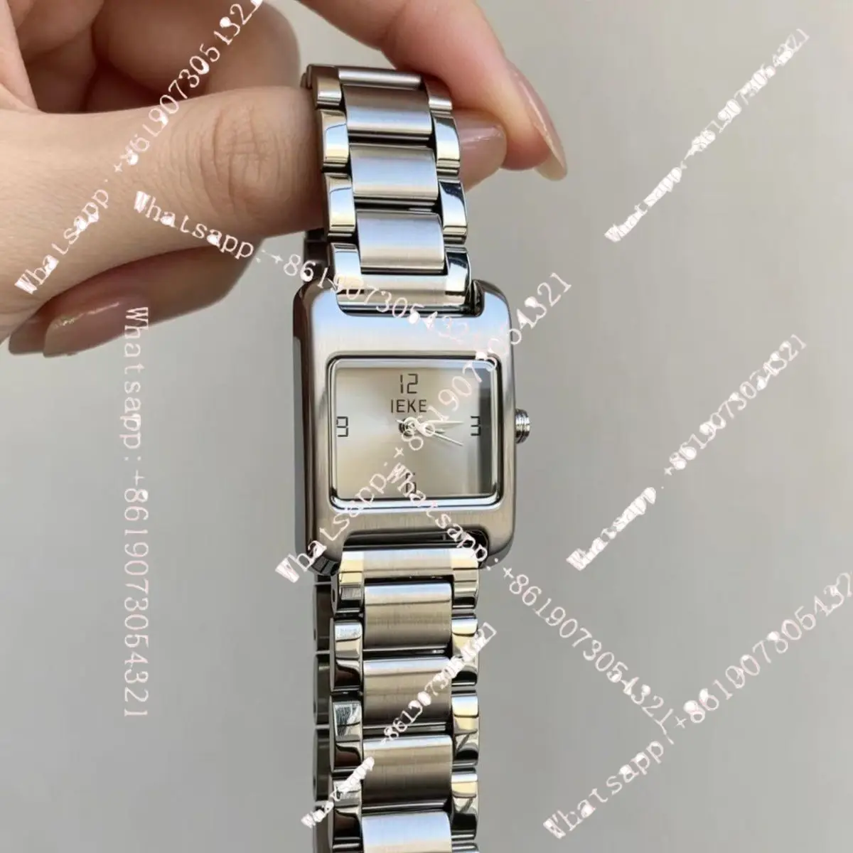LEKE silver gray niche high sense fashion square workplace commuting temperament steel belt chain watch
LEKE silver gray niche high sense fashion square workplace commuting temperament steel belt chain watch