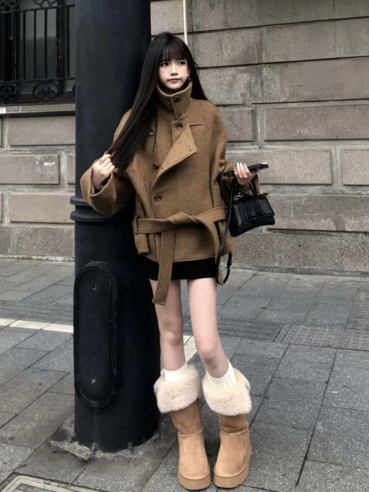 Stylish Short Woolen Coat Women's Fashionable Stand Collar Jacket Beautiful Outerwear Korean Style Loose Fit Button Detail
Stylish Short Woolen Coat Women's Fashionable Stand Collar Jacket Beautiful Outerwear Korean Style Loose Fit Button Detail