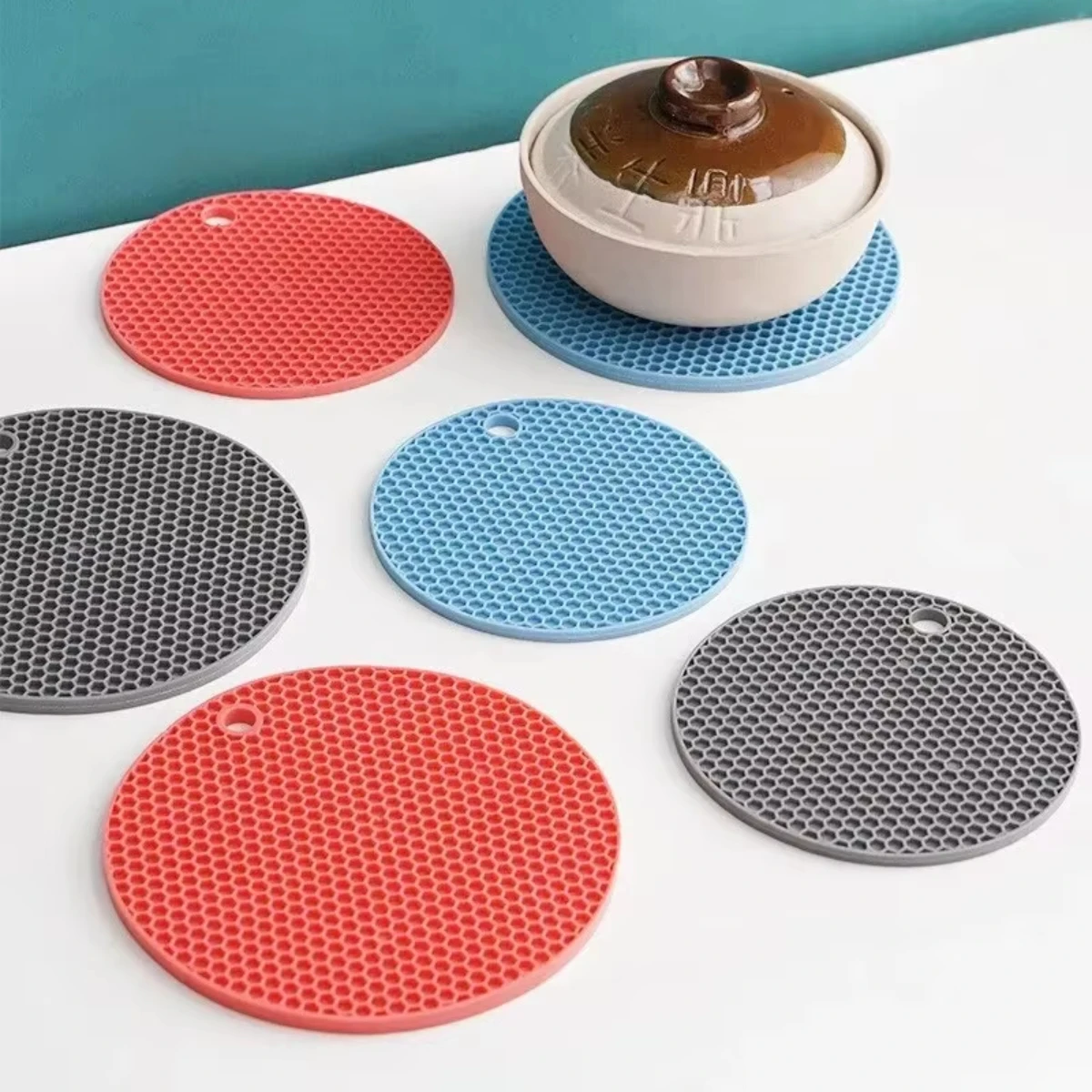Round Heat Resistant Silicone Mat Drink Cup Coasters Insulation Non Slip Pot Holder Thicken Table Placemat Kitchen Accessories
Round Heat Resistant Silicone Mat Drink Cup Coasters Insulation Non Slip Pot Holder Thicken Table Placemat Kitchen Accessories
