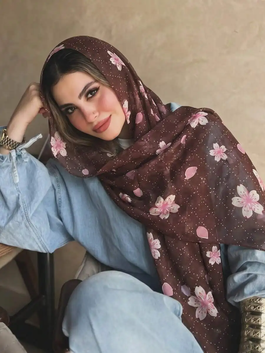 1pc Watercolor Floral Printed Hijab, Fashionable & Elegant Versatile Scarf For Women, Lightweight Single-Sided Print Material, S
1pc Watercolor Floral Printed Hijab, Fashionable & Elegant Versatile Scarf For Women, Lightweight Single-Sided Print Material, S