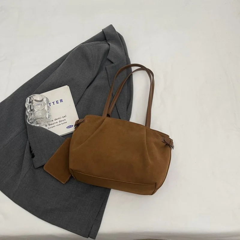 High-End Luxury Brand Leather Ladies Handbag Famous Designer Fashionable Elegant Vintage Commuter Daily Bag
High-End Luxury Brand Leather Ladies Handbag Famous Designer Fashionable Elegant Vintage Commuter Daily Bag