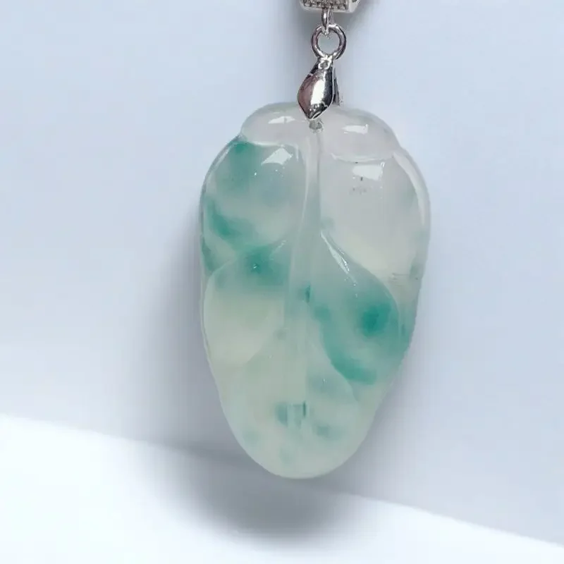 Jadeite high ice floating blue flower golden branches jade leaf pendant genuine 100 genuine jade official genuine hanging
Jadeite high ice floating blue flower golden branches jade leaf pendant genuine 100 genuine jade official genuine hanging
