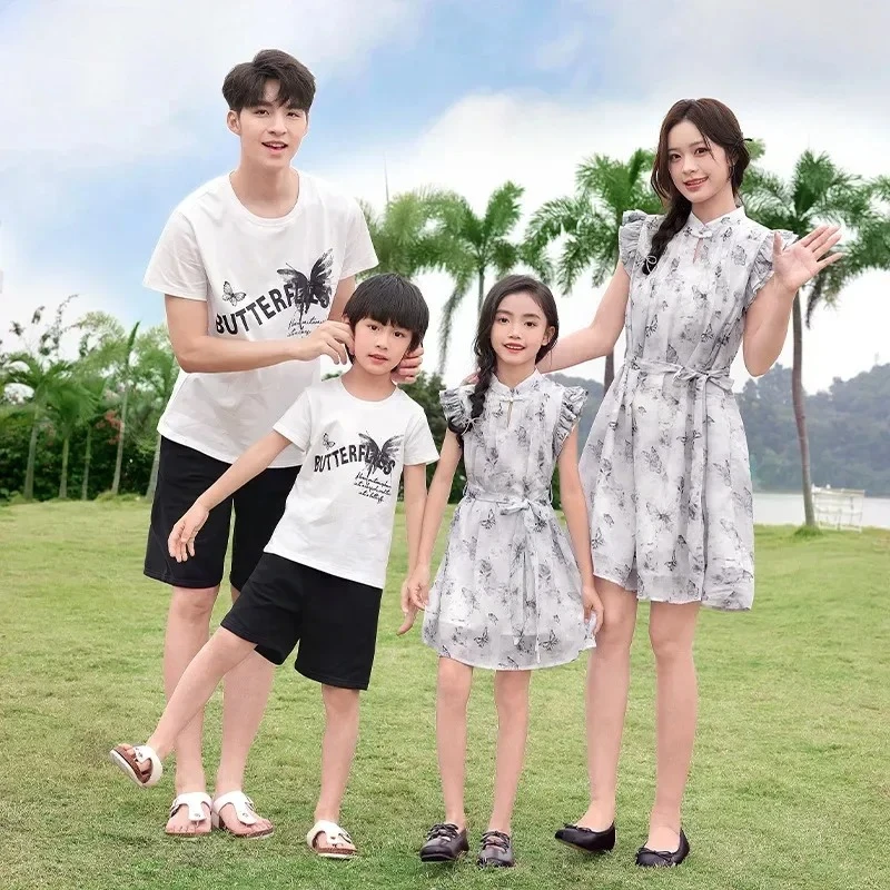 Одинаковый комплект для всей семьи, одежда для мамы и папы, детские платья с цветочным принтом для мамы и дочки, рубашка для папы и сына, костюмы для пары, родителей и детей
Одинаковый комплект для всей семьи, одежда для мамы и папы, детские платья с цветочным принтом для мамы и дочки, рубашка для папы и сына, костюмы для пары, родителей и детей