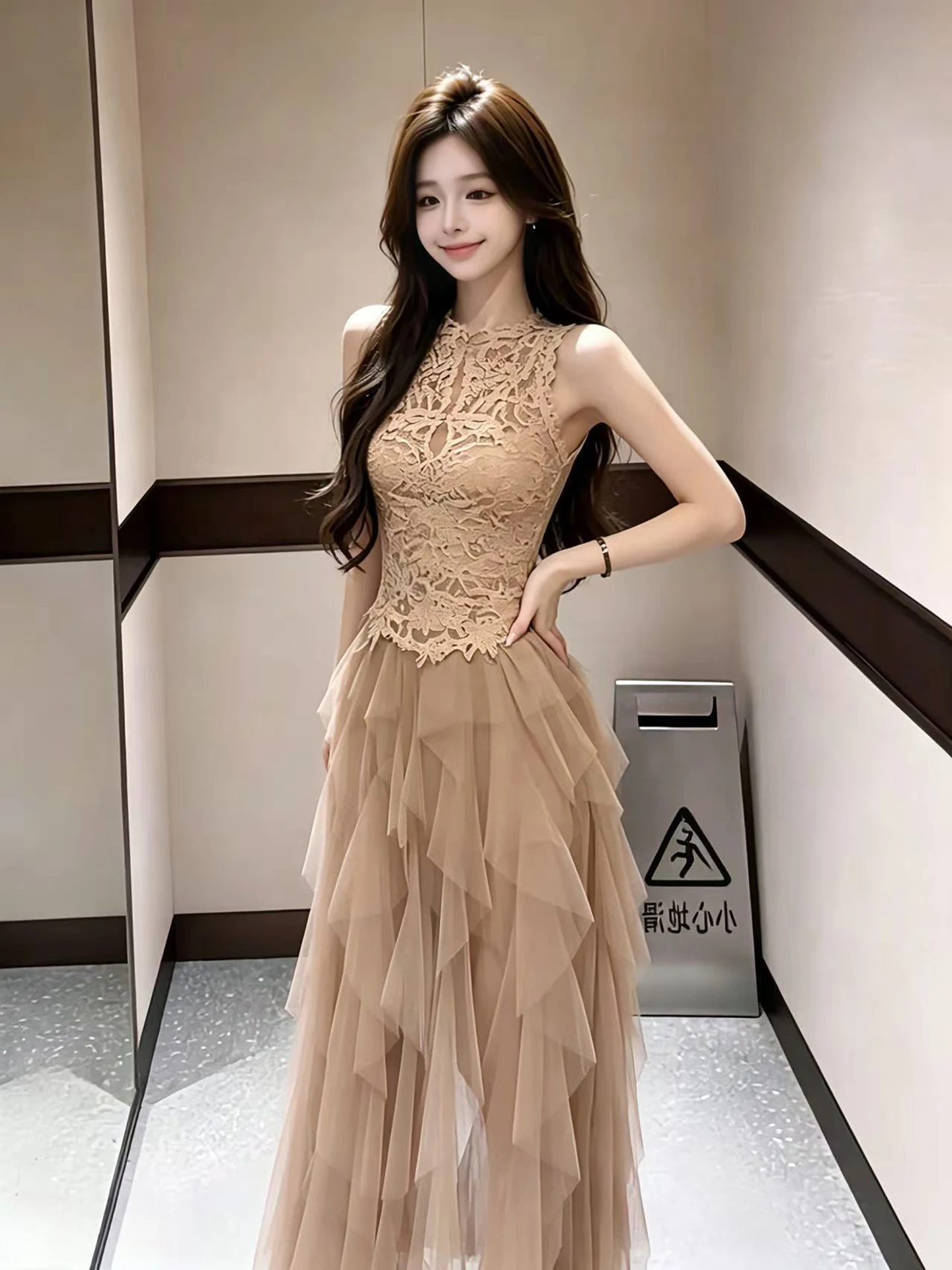 Elegant Lace Splice Mesh Dress Women's Summer New Style Asymmetrical Long Skirt Neck Hanging Sensation Cake Skirt Style
Elegant Lace Splice Mesh Dress Women's Summer New Style Asymmetrical Long Skirt Neck Hanging Sensation Cake Skirt Style