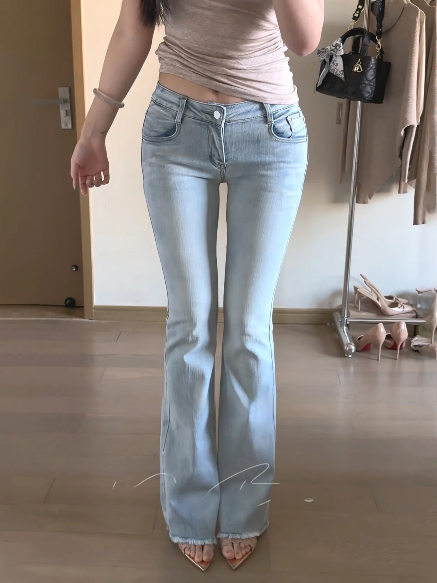 Low Waist Flared Jeans Women's Slim Fit Casual Cotton Stretch Denim Shorts High Elasticity Butt Lifting Spring Season Fashion
Low Waist Flared Jeans Women's Slim Fit Casual Cotton Stretch Denim Shorts High Elasticity Butt Lifting Spring Season Fashion