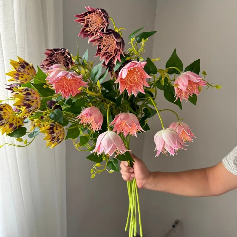 3 heads New Silk Simulated Flower Long Branch with Fake Leaves Artificial Flower Wedding Home Table Decor Artificial Flower
3 heads New Silk Simulated Flower Long Branch with Fake Leaves Artificial Flower Wedding Home Table Decor Artificial Flower