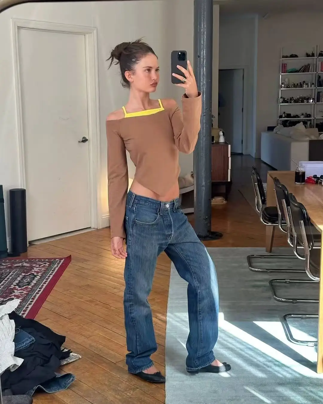 Susmies Brown Color Block Two-Piece Look Off-the-Shoulder Long Sleeve T-Shirt with Irregular Hem Top
Susmies Brown Color Block Two-Piece Look Off-the-Shoulder Long Sleeve T-Shirt with Irregular Hem Top