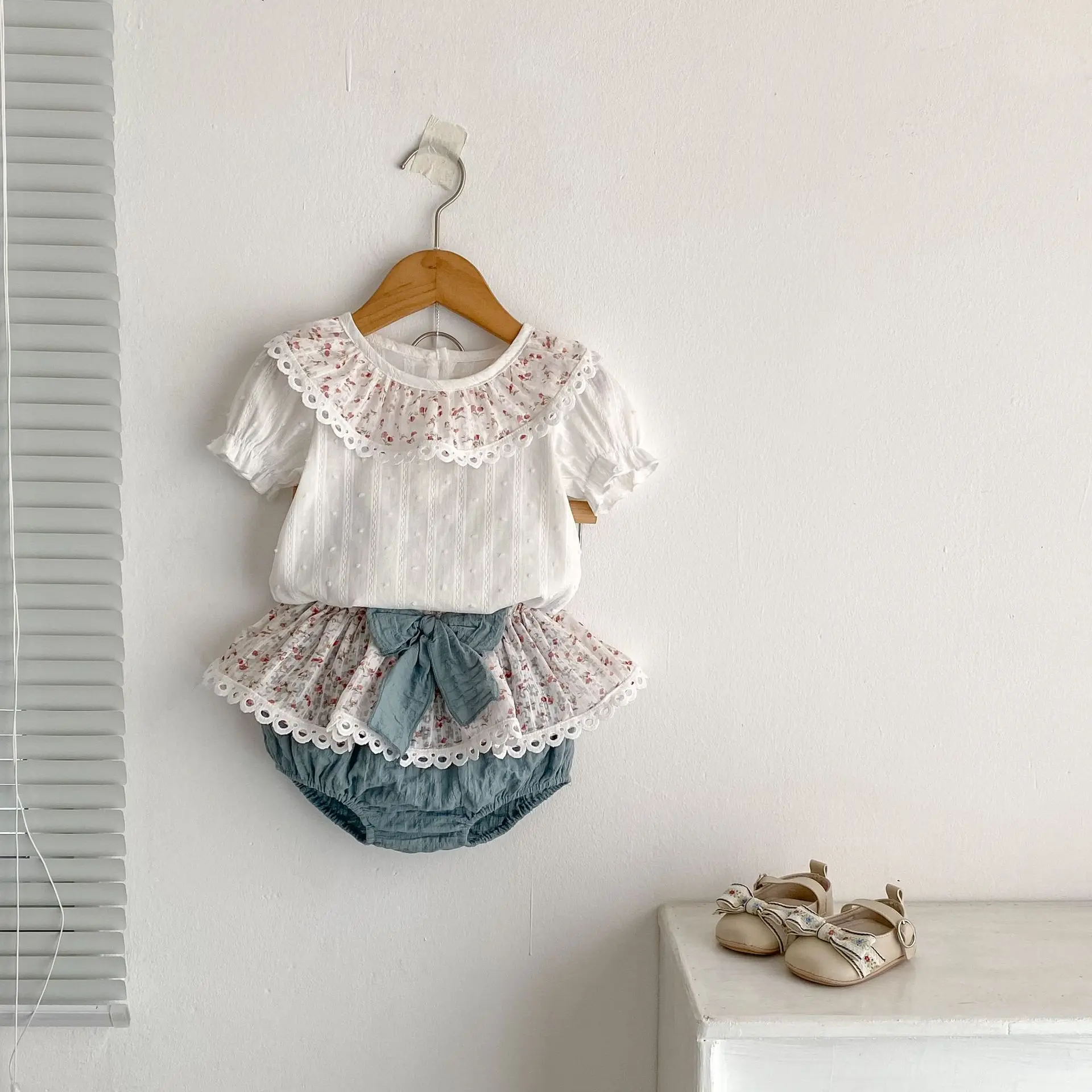 Baby Clothes 2025 Summer New Set Cute Printed Collar Short Sleeved Top Bag Fart Skirt Pants Girls Two-piece Set
Baby Clothes 2025 Summer New Set Cute Printed Collar Short Sleeved Top Bag Fart Skirt Pants Girls Two-piece Set