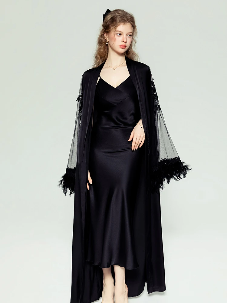 High-end women's floor-length sleepwear set with slim fit, satin backless V-neck halter nightgown robe loungewear 7115
High-end women's floor-length sleepwear set with slim fit, satin backless V-neck halter nightgown robe loungewear 7115