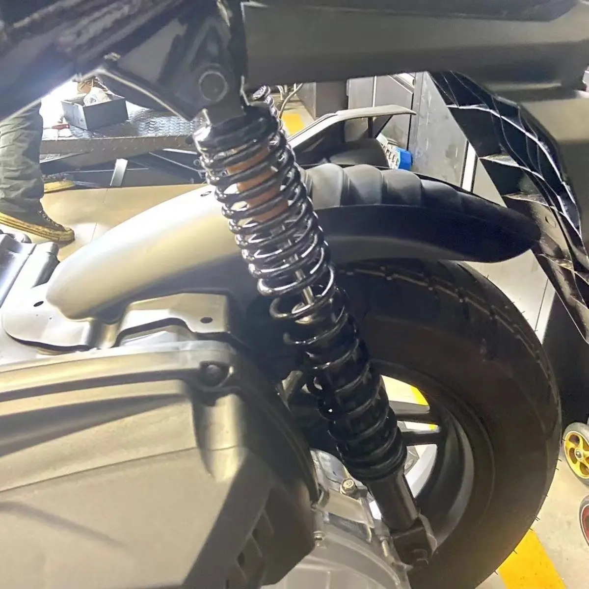 Suitable for Honda 20-23 for Forza NSS350 refit extended rear fender rear mud tile rear wheel baffle
Suitable for Honda 20-23 for Forza NSS350 refit extended rear fender rear mud tile rear wheel baffle