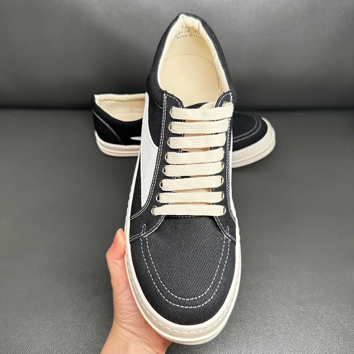 Men Casual Shoe Brand Black Canvas Low Top Shoes High Quality Cowhide Luxury White Leather Sneakers Summer Flat Women Sneaker
Men Casual Shoe Brand Black Canvas Low Top Shoes High Quality Cowhide Luxury White Leather Sneakers Summer Flat Women Sneaker