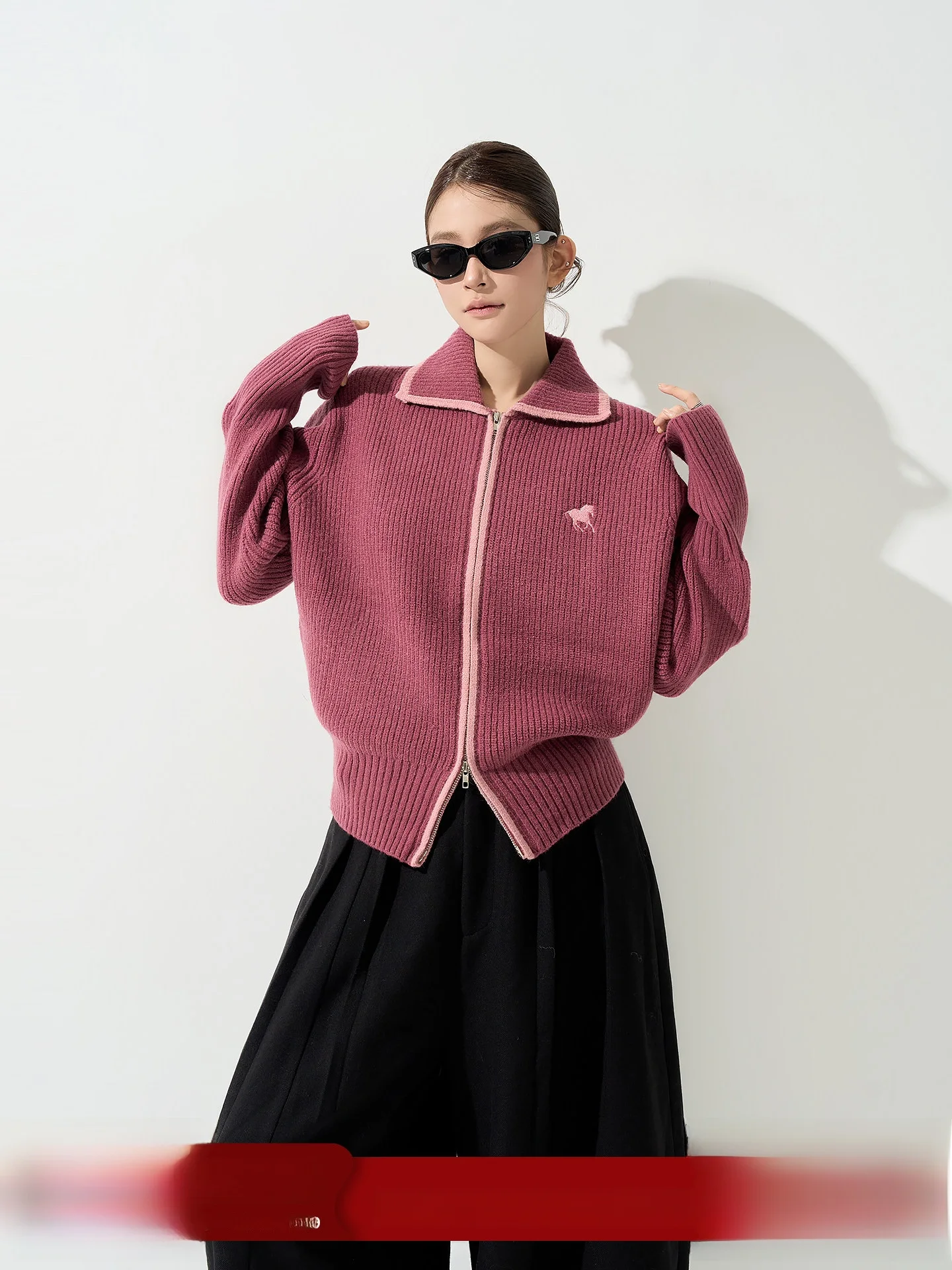 Wutong Long Sve Knitted Sweater Jaet Women's Loose Stitch Embroidery Turn-down Collar Open Cardigan Top for Autumn
Wutong Long Sve Knitted Sweater Jaet Women's Loose Stitch Embroidery Turn-down Collar Open Cardigan Top for Autumn