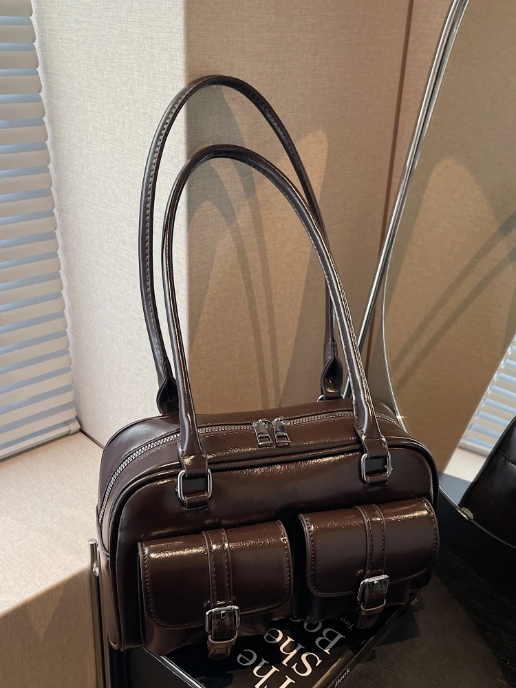 Faionable Bowling Bag Women's Handbag Underarm Versatile oulder Bag Autumn Winter New Sle Bear Lady PU Leather Handbag
Faionable Bowling Bag Women's Handbag Underarm Versatile oulder Bag Autumn Winter New Sle Bear Lady PU Leather Handbag