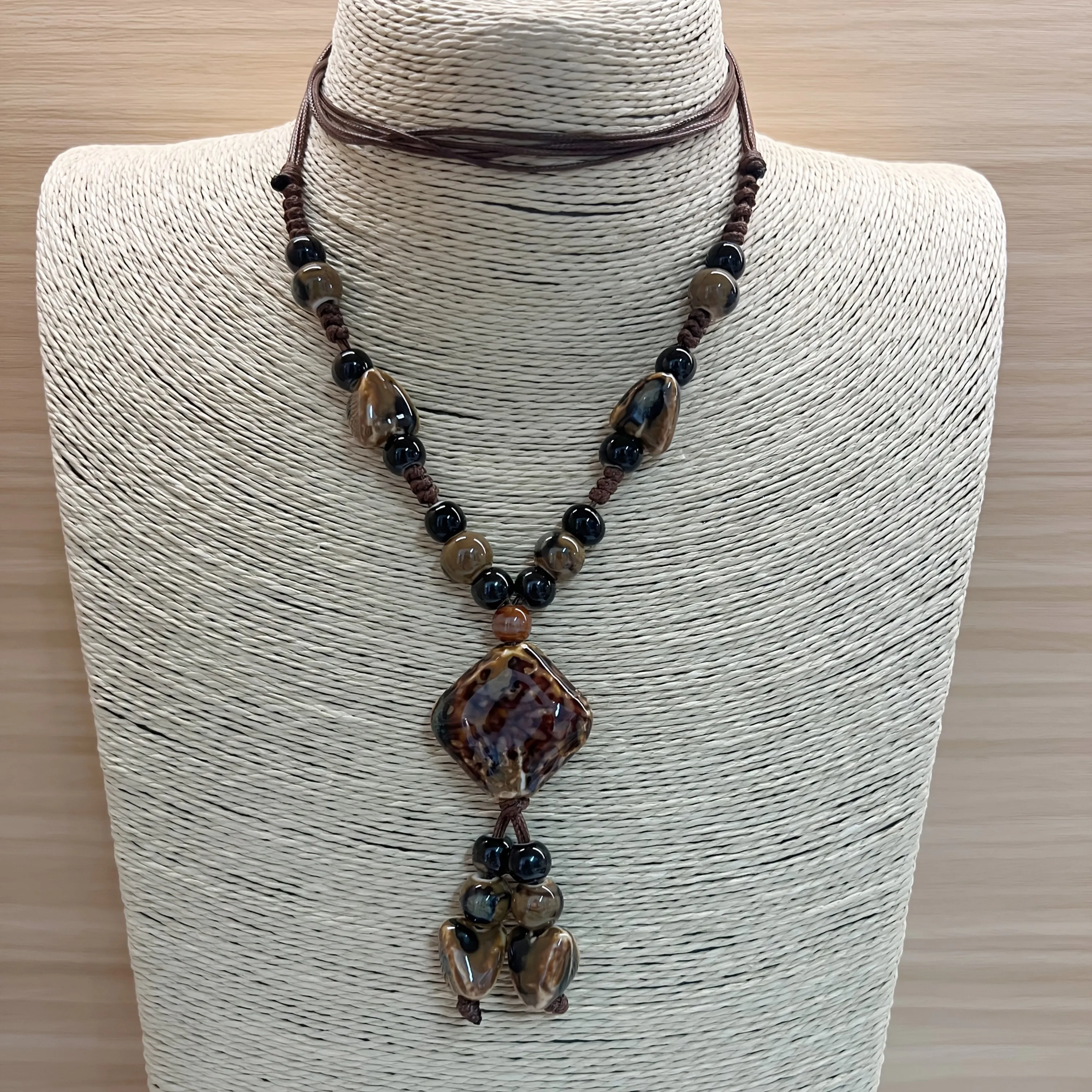 Versatile Vintage Artistic Ceramic Necklace for Women, Bohemian Long Geometric Sweater Chain, Simple And Elegant Accessory.
Versatile Vintage Artistic Ceramic Necklace for Women, Bohemian Long Geometric Sweater Chain, Simple And Elegant Accessory.