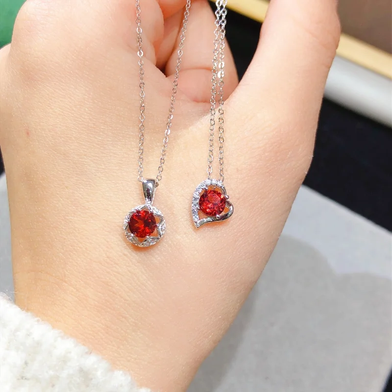 **Natural Red Garnet Pendant Set in 925 Silver, Full Clean Body, Fire Color Super Flash 520 Gift
**Natural Red Garnet Pendant Set in 925 Silver, Full Clean Body, Fire Color Super Flash 520 Gift