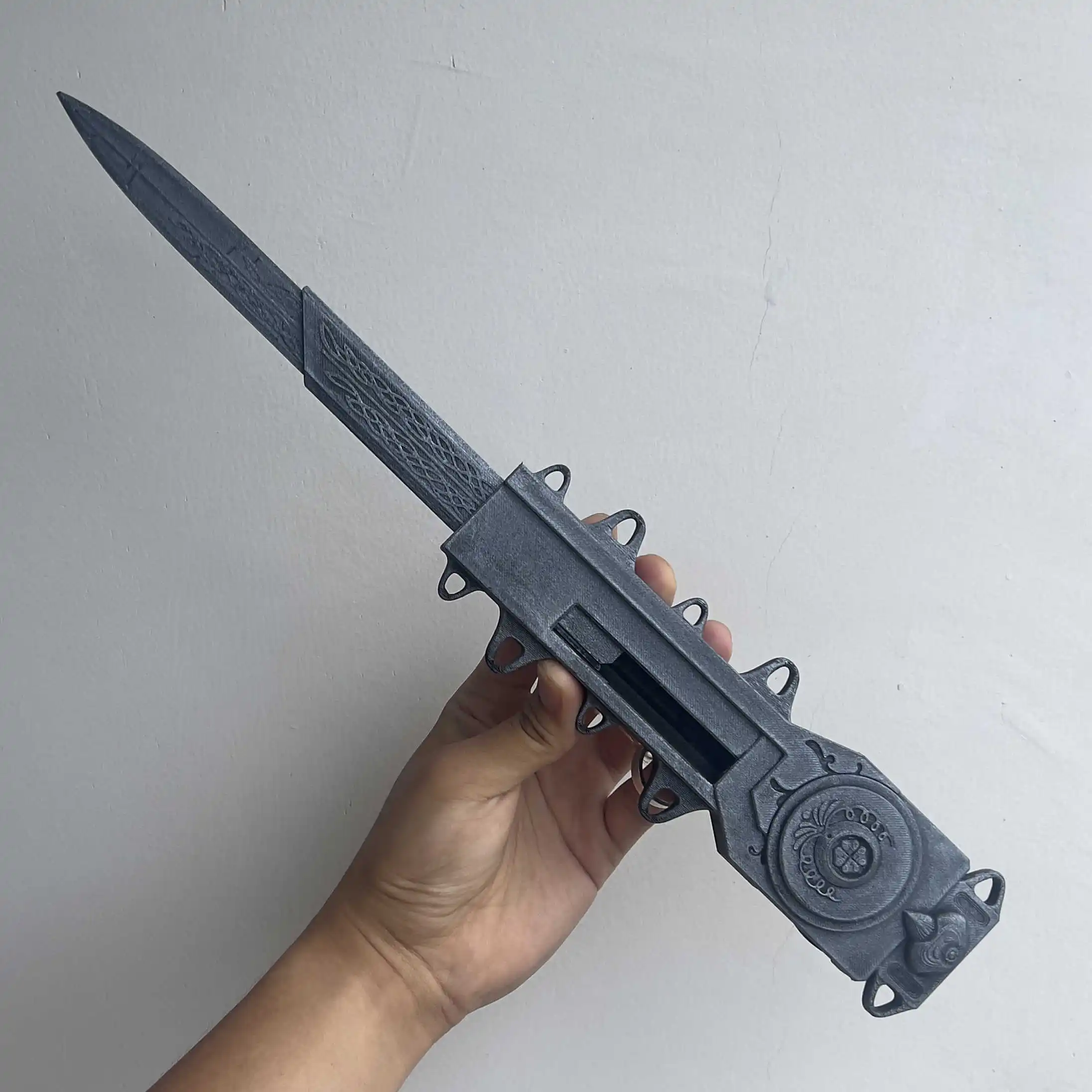 Movie Assassin Scalable Sleeve Sword Weapons Prop Plastic Material Halloween Game Props Adult Birthday Gift
Movie Assassin Scalable Sleeve Sword Weapons Prop Plastic Material Halloween Game Props Adult Birthday Gift