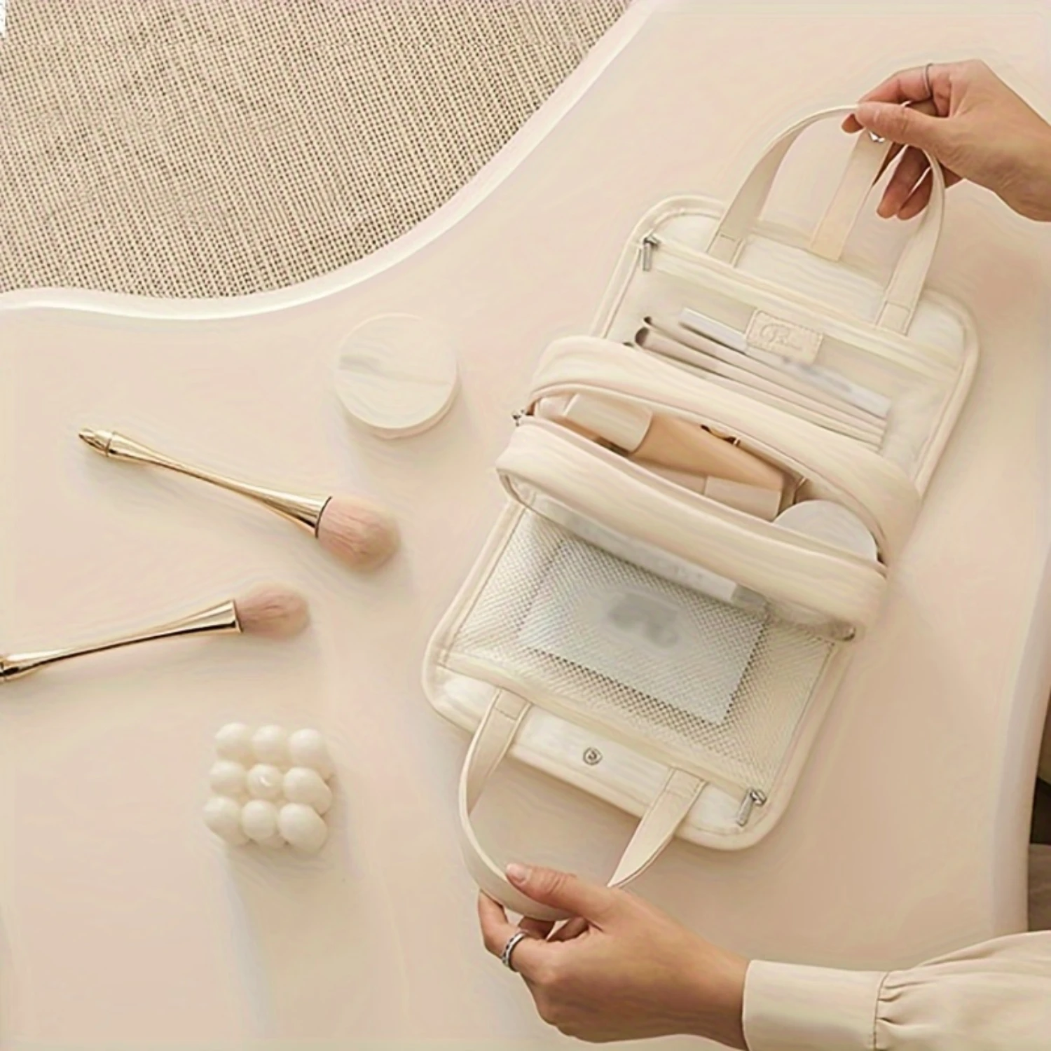 1 шт., стеганая косметичка из полиэстера, портативный органайзер для макияжа, необходимые дорожные аксессуары, ручная дизайнерская сумка
1 шт., стеганая косметичка из полиэстера, портативный органайзер для макияжа, необходимые дорожные аксессуары, ручная дизайнерская сумка