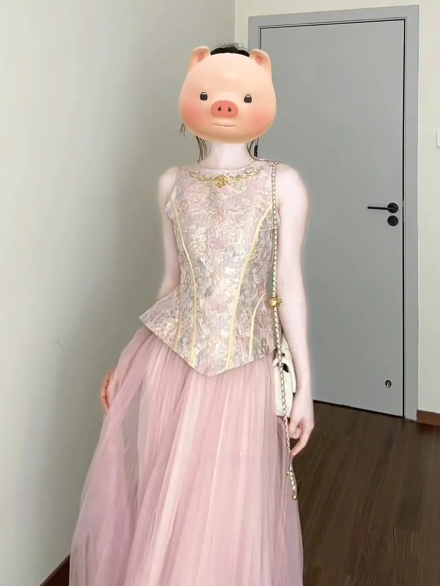 New Chinese Style Wedding Dress Set Lightweight Relaxing Floral Embroidery Heavy Work Top Half Skirt Two Piece Suit for Engag...
New Chinese Style Wedding Dress Set Lightweight Relaxing Floral Embroidery Heavy Work Top Half Skirt Two Piece Suit for Engag...