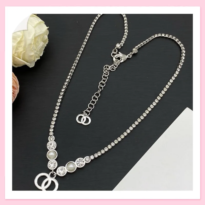 New Necklace, Double-letter Pendant, Female Seiko Fashion Light Luxury, Benchmarking
New Necklace, Double-letter Pendant, Female Seiko Fashion Light Luxury, Benchmarking
