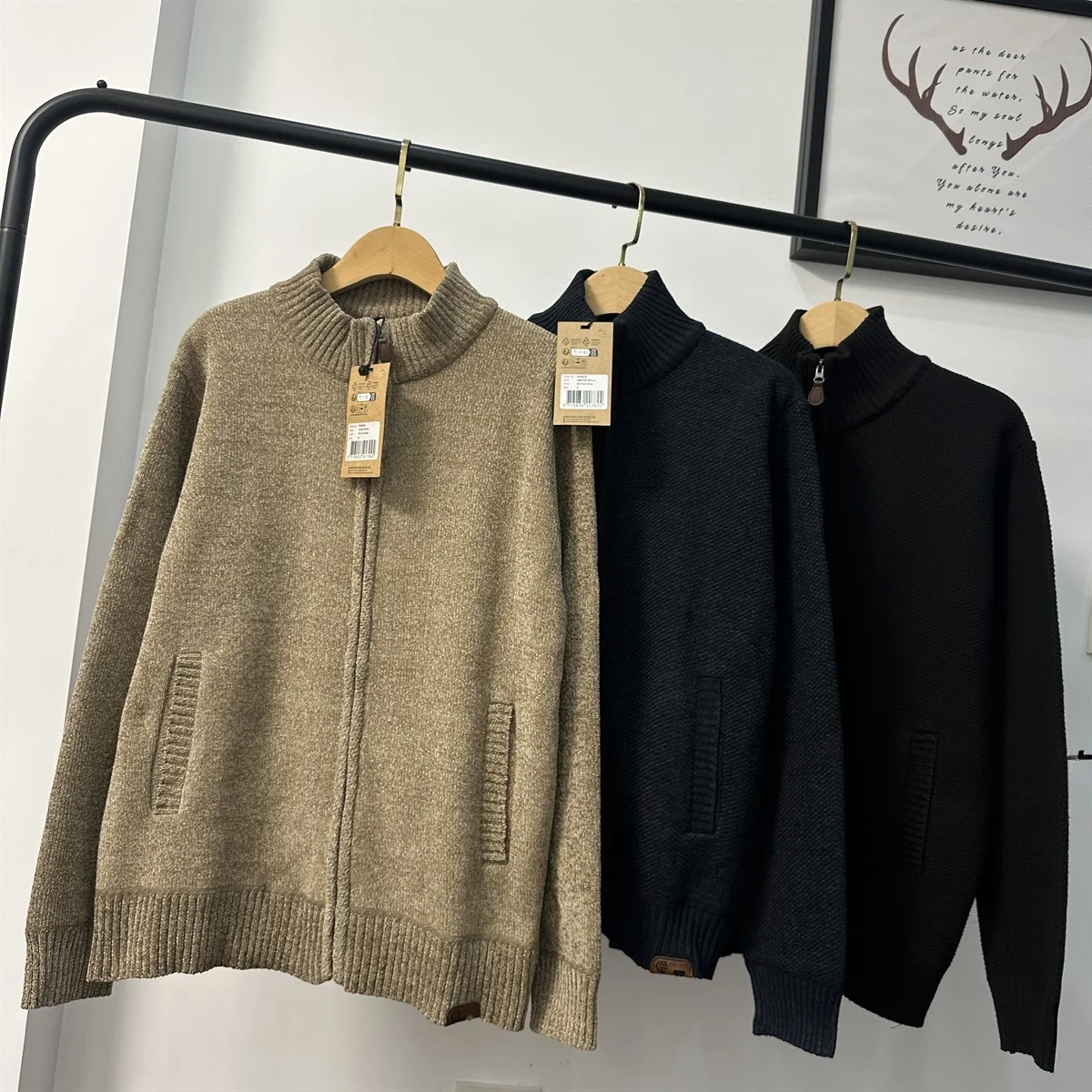 Мужской повседневный утепленный кардиган с воротником-стойкой, свободного кроя, из высококачественной синели, для осени и зимы
Мужской повседневный утепленный кардиган с воротником-стойкой, свободного кроя, из высококачественной синели, для осени и зимы