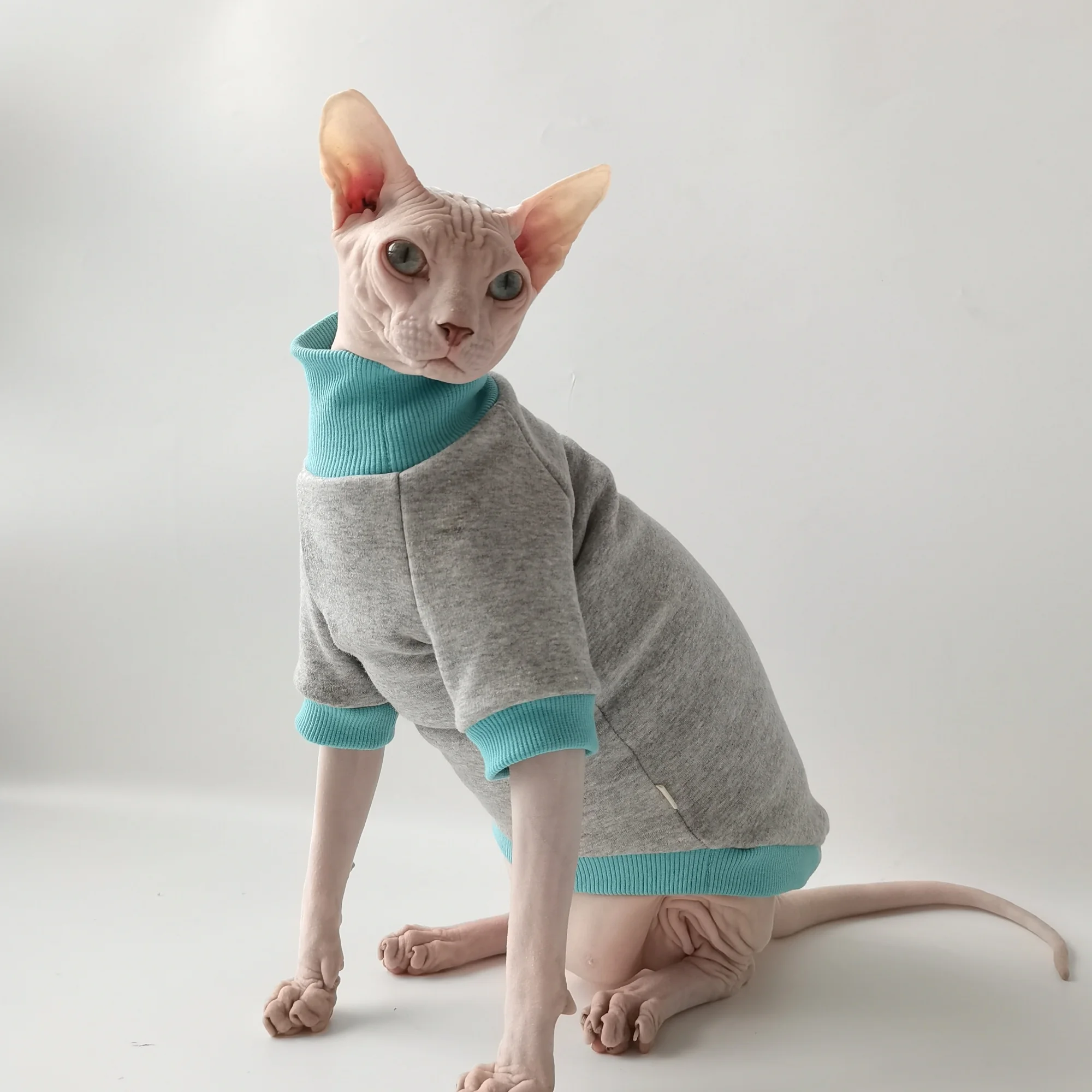 Одежда для кошек Теплая утолщенная флисовая толстовка для кошек сфинкса взимку Мягкое серое черное пальто для котят в холодную погоду
Одежда для кошек Теплая утолщенная флисовая толстовка для кошек сфинкса взимку Мягкое серое черное пальто для котят в холодную погоду