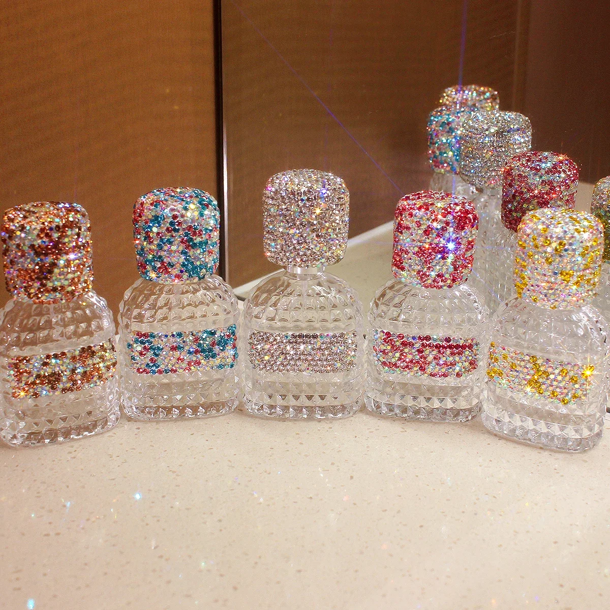 30ml Bling Rhinestones Travel Perfume Atomizer Spray Bottling Dispenser Portable Refillable Spray Bottle Sample Bottle For Gifts
30ml Bling Rhinestones Travel Perfume Atomizer Spray Bottling Dispenser Portable Refillable Spray Bottle Sample Bottle For Gifts