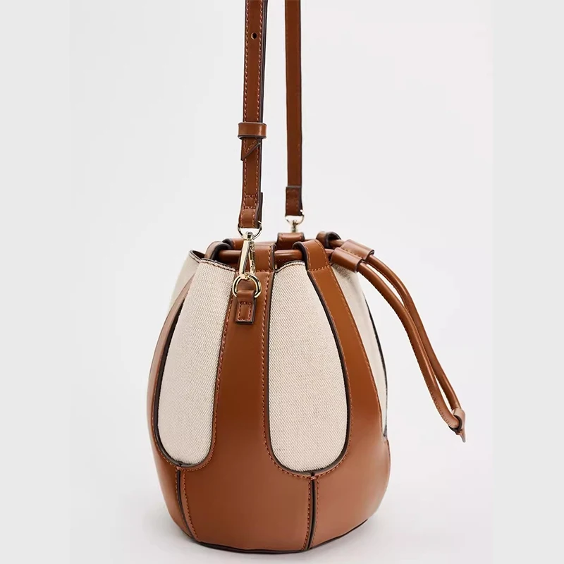 2025 New Women's Canvas Buet Bag Faion Casual Crossbody oulder Bag Contrast Color Design round Tube Splicing Bag
2025 New Women's Canvas Buet Bag Faion Casual Crossbody oulder Bag Contrast Color Design round Tube Splicing Bag