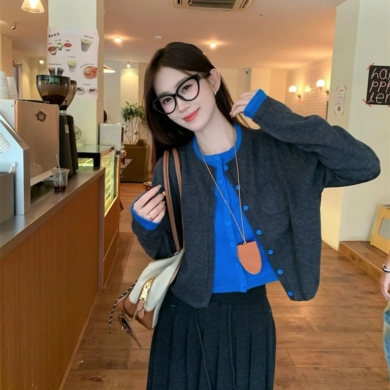 High-End Women's Knitted Sweater Cardigan Non-Pilling Autumn 2025 New Sle V-Ne Long Sve Regular Thin Fake Two-Piece
High-End Women's Knitted Sweater Cardigan Non-Pilling Autumn 2025 New Sle V-Ne Long Sve Regular Thin Fake Two-Piece