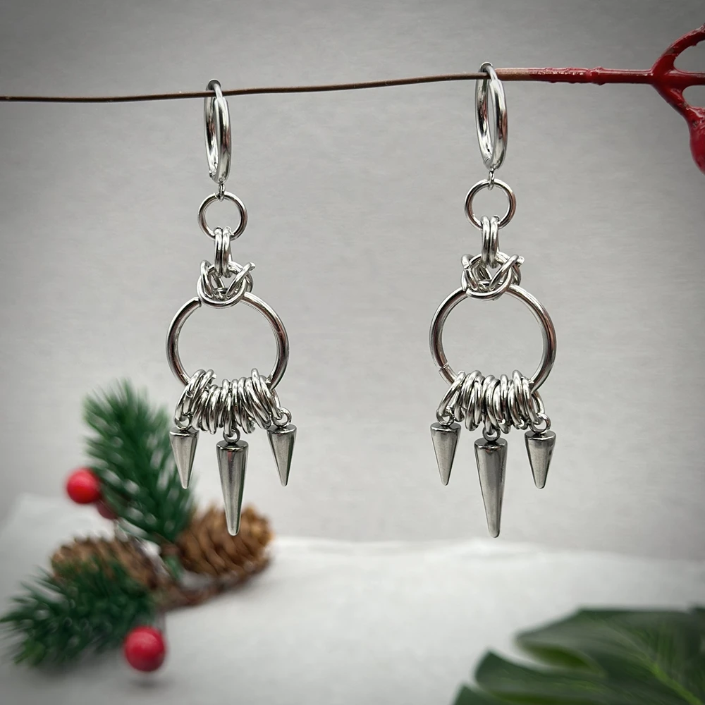 Vintage Gothic Aesthetic Hoop Earrings Female Punk Emo Grunge Style Chainmail Rivet Spike Dangle Earrings
Vintage Gothic Aesthetic Hoop Earrings Female Punk Emo Grunge Style Chainmail Rivet Spike Dangle Earrings
