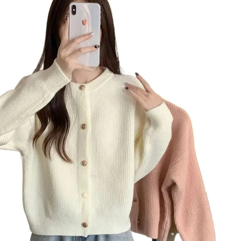 Casual Fashion Small Fellow Short Sweater Round Neck Versatile Top Women's Spring New Knitted Cardigan Women's Sweet Coat
Casual Fashion Small Fellow Short Sweater Round Neck Versatile Top Women's Spring New Knitted Cardigan Women's Sweet Coat