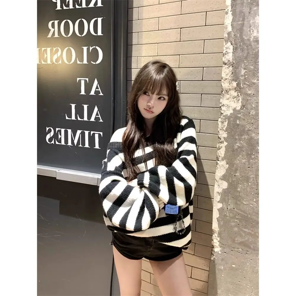 American Style Oversized Retro Pullover Spicy Girls Striped Off Shoulder Knitted Sweater Autumn Winter Korean Fashion Tops
American Style Oversized Retro Pullover Spicy Girls Striped Off Shoulder Knitted Sweater Autumn Winter Korean Fashion Tops