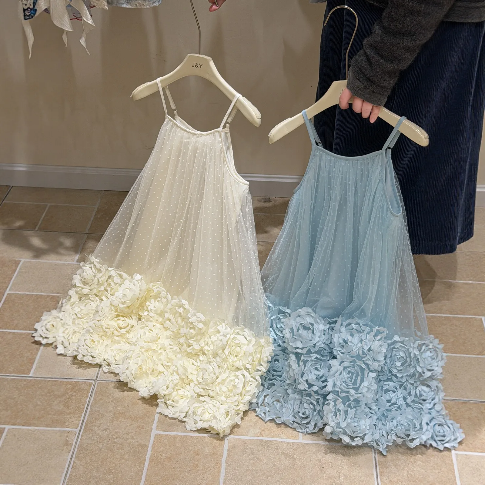 2026 Summer New Girls' Mesh Strap Skirt Petal Princess Skirt Elegant Children's Dress Small and Medium Children's Puff
2026 Summer New Girls' Mesh Strap Skirt Petal Princess Skirt Elegant Children's Dress Small and Medium Children's Puff