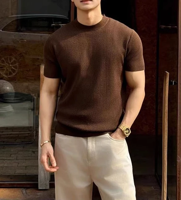 Old Qianfeng Round Neck Knitted Short-sleeved T-shirt Men's Casual 2026 Summer Breathable and Comfortable Solid Color
Old Qianfeng Round Neck Knitted Short-sleeved T-shirt Men's Casual 2026 Summer Breathable and Comfortable Solid Color
