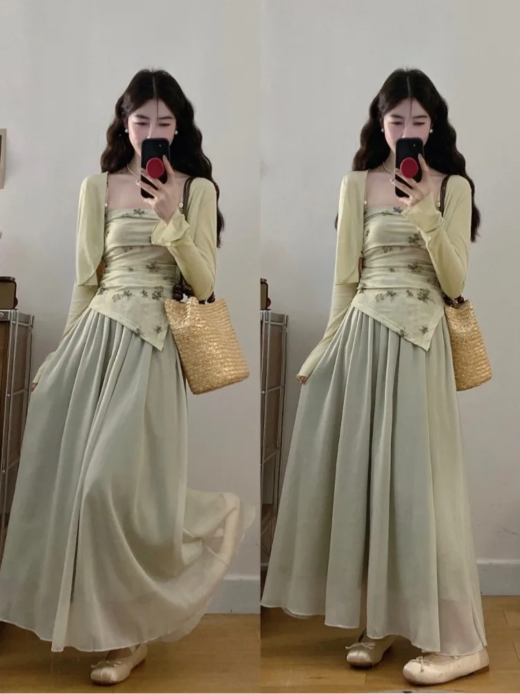 plus Size Women's Green Traditional Chinese Style Set with Waist Cinching Halter Top And Midi Skirt Slimming Three-Piece Suit
plus Size Women's Green Traditional Chinese Style Set with Waist Cinching Halter Top And Midi Skirt Slimming Three-Piece Suit