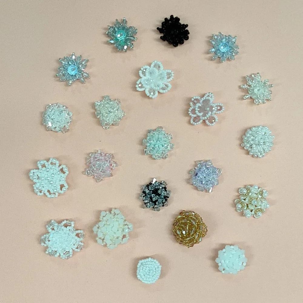 New Beads Flower Earrings Self-sewing Cloth Stickers DIY Headgear Collar Buttons Patch Stickers Clothing Accessories Accessories
New Beads Flower Earrings Self-sewing Cloth Stickers DIY Headgear Collar Buttons Patch Stickers Clothing Accessories Accessories