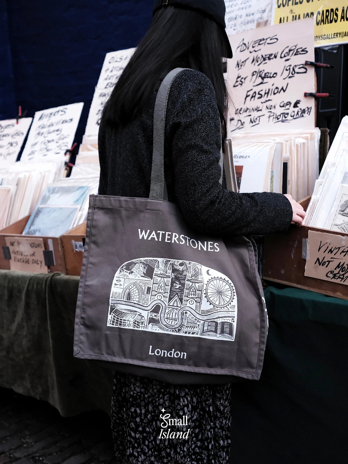 Классическая холщовая сумка Waterstones London Series, модная большая сумка с иллюстрацией, хлопковый материал, сумка через плечо с двойным ремешком
Классическая холщовая сумка Waterstones London Series, модная большая сумка с иллюстрацией, хлопковый материал, сумка через плечо с двойным ремешком